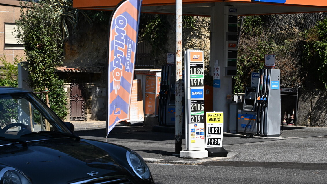 Antitrust fines six oil firms almost 1 bn for forming cartel - Business - Ansa.it